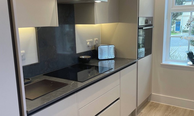 Calne Casa | Stunning townhouse, private secure parking, centrally located.