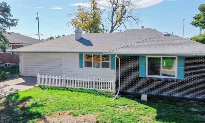 Southeast Casa | Stunning Upper Home with King Beds & Yard