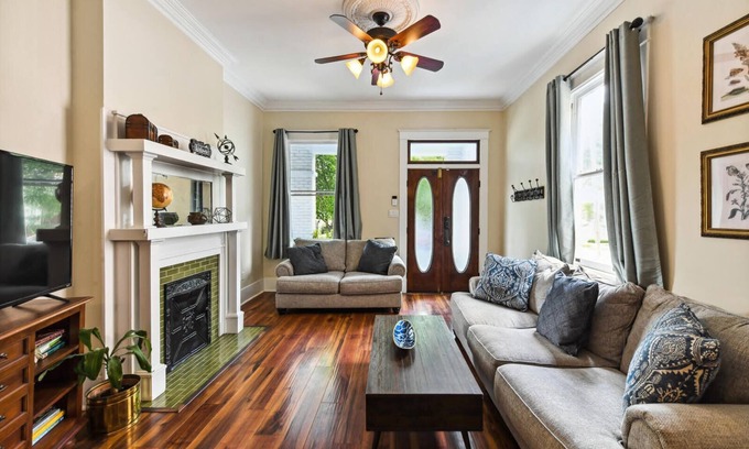 East Carrollton Casa | Stunning Uptown 3 bedroom work/vacation home