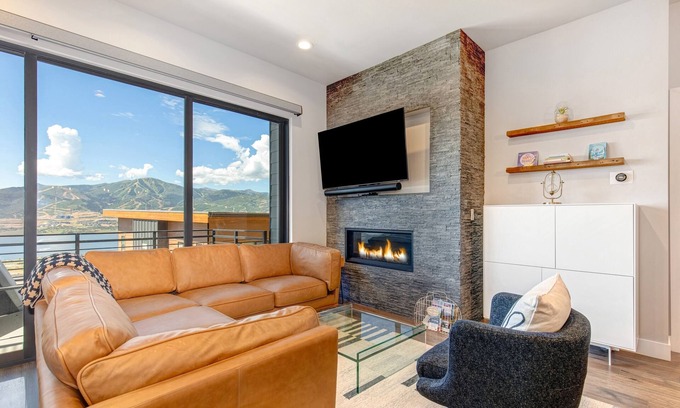 Hideout Casa | Stunning Views, Family Fun & Steps from Deer Valley’s New East Village