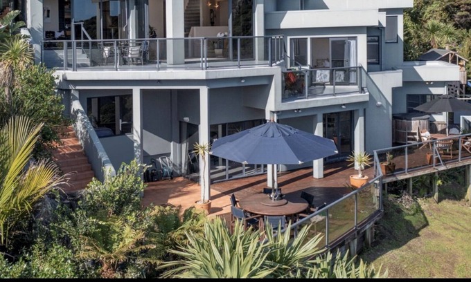 Piha Casa | Stunning views of Piha beach