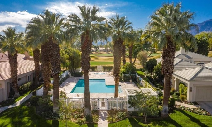 La Quinta Condominio | 💛Stunning Views & Pool! Remodeled, Golf Cart & Pets Welcome, 85+ Reviews!💛