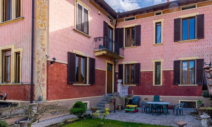 Porto Ceresio Casa | Maravillosa casa de vacaciones para 7 personas con WIFI, TV y balcón