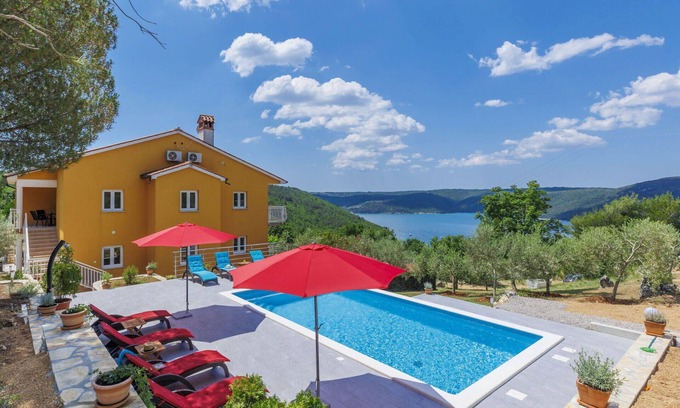 Trgetari Casa | Preciosa casa de vacaciones con piscina privada, WIFI, A/C, TV, terraza y mascotas permitida