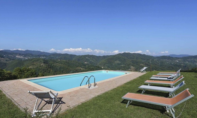 Villabuona Villa | Casa de vacaciones con WIFI, piscina privada, TV, veranda, vista panorámica, cerca de Lucca