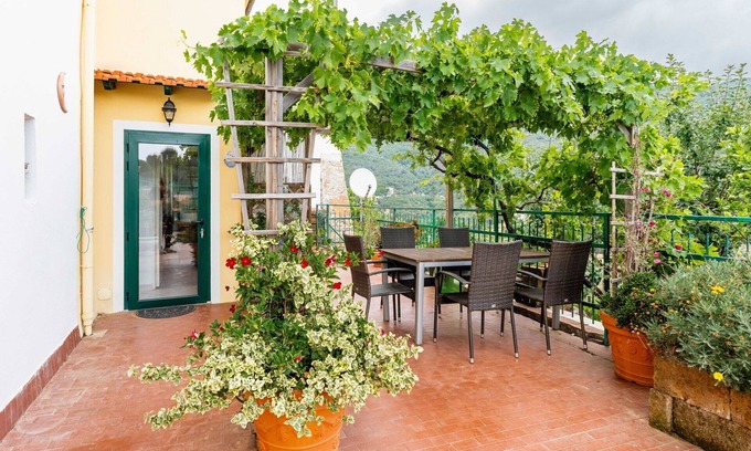 Castellaro Casa | Preciosa casa de vacaciones para 6 personas con WIFI, TV y terraza