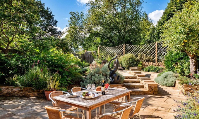 Kingham Casa | Maravillosa casa de vacaciones para 6 personas con piscina, WIFI y mascotas permitida