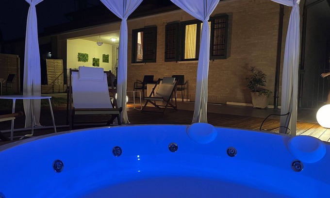 Castelnuovo Villa | Casa de vacaciones con jacuzzi, A/C, sauna, WIFI, TV, patio, mascotas permitida, vista panorámica