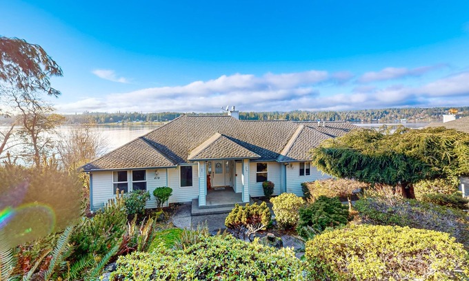 Shelton Casa | Stunning waterfront home offering breathtaking canal views