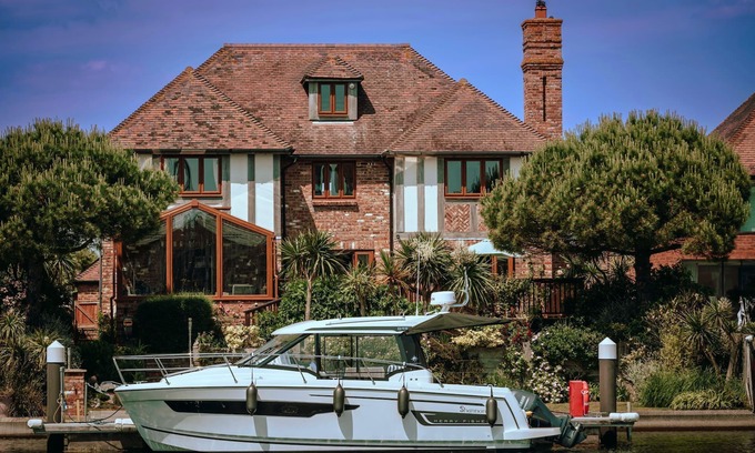Eastbourne Casa | Wellington Quay: impresionante casa de seis camas con vistas al agua y embarcadero privado