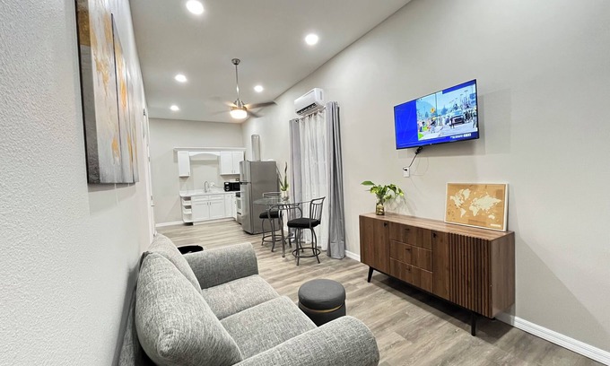 Highpoint Casa | Stylish 1-BR Hideaway close PIE airport