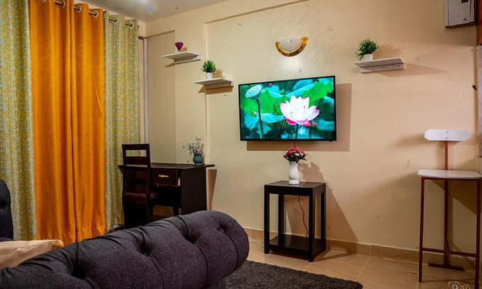 Kisumu Apartamento | STYLISH 1BR APARTMENT IN KISUMU: FAST WI-FI, NETFLIX, SECURE PARKING