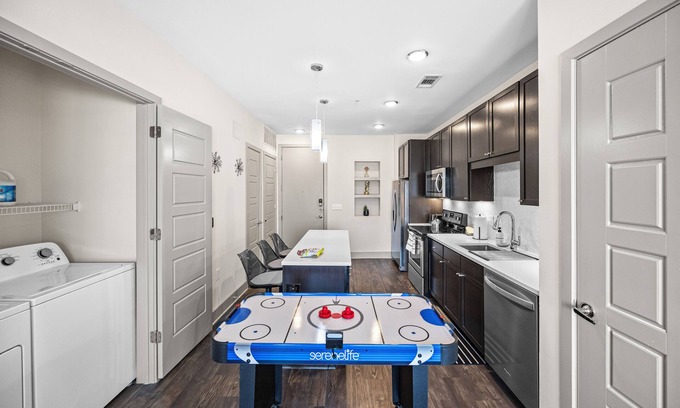 Frisco Apartamento | Stylish 1BR Apt in Frisco with Fitness room, Pool & Free parking