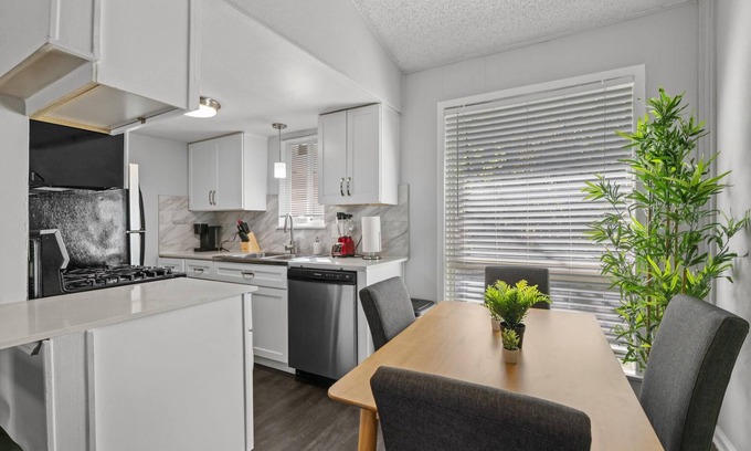 South Lamar Apartamento | Stylish 1BR Zilker Evonify