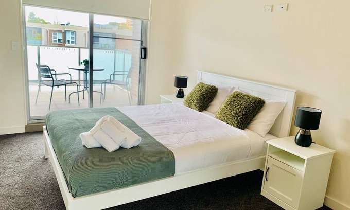 Rockdale Apartamento | Stylish 2 Bedroom apartment located near public transport and beach