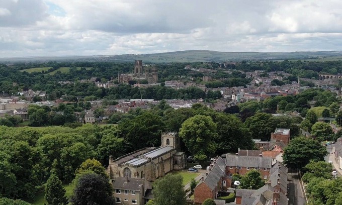 Durham Casa | Stylish 2-Bedroom, Sleeps 5, 10min walk to Durham City Center, Laundry & Parking