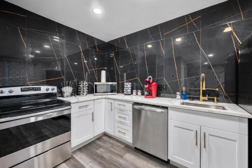 Houston Heights Apartamento | Stylish 2-BR Getaway in Heights with Pool