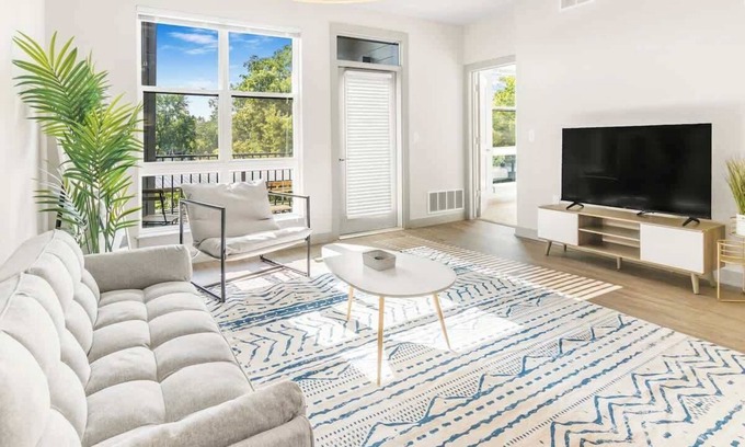 Auburn Hills Apartamento | Stylish 2BR/2BA | Gym & Pool