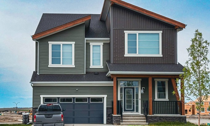 Calgary Casa | Stylish 2BR Basement Suite | 15 Mins to Airport