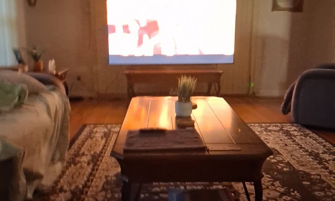 Silver Lake Casa | Stylish 2BR Florida Home w/ 85" LG OLED & 75" TVs + 3 Total Screens!