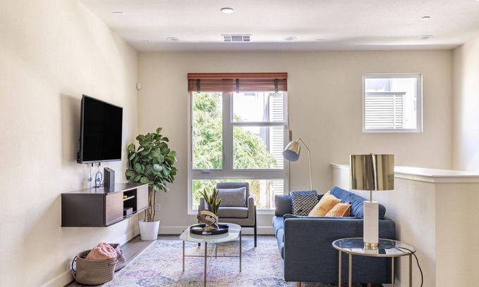 Hillsdale Casa | Stylish 2BR House in San Mateo with Garage