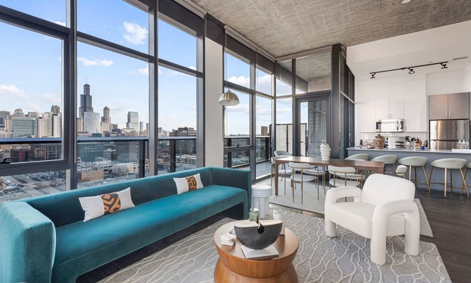 West Loop Apartamento | Stylish 2BR Retreat in Fulton Market for Getaways