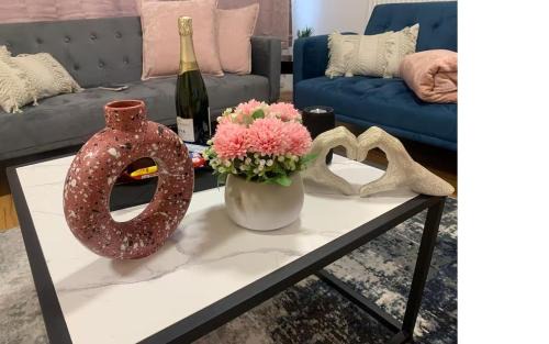 Caversham Casa | Stylish 3BR Retreat Family & Business Parking