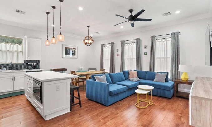 Seventh Ward Casa | Stylish 3Br w Parking and Balcony~Walk Everywhere!