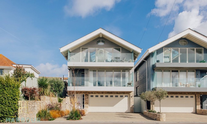 Canford Cliffs Casa | Stylish 4 bedroom House with Garden & Harbour View