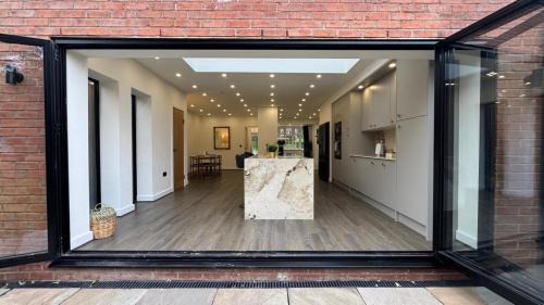 Cradley Casa | Stylish 4Bed House - Garden - High Speed Internet - Parking 154R
