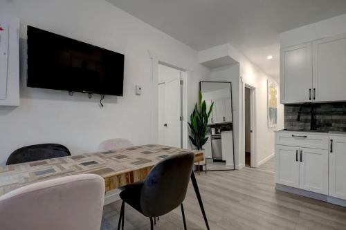 Sainte-Marie Apartamento | Stylish 4BR Unit Near Plateau and DT MTL