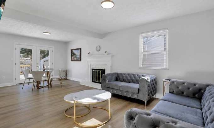 New California Casa | Stylish 5BR Designer Home w/ Deck & Hot Tub