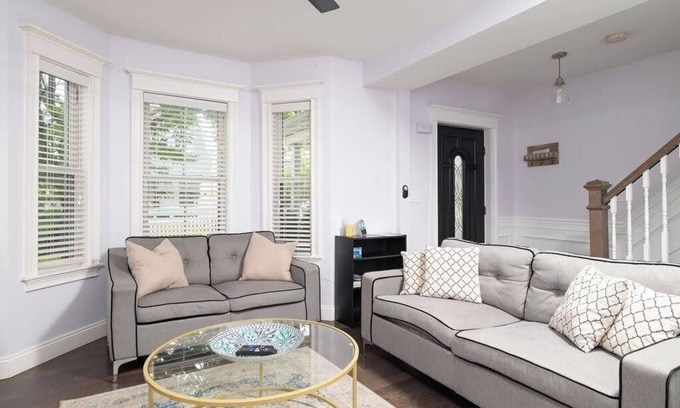 Everett Casa | Stylish 6-Bedroom Home Near Boston – Dual Units, Yard & Parking Included!