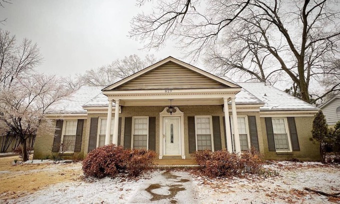 East Memphis Casa | Stylish 6BR Retreat Memphis BBQ+games