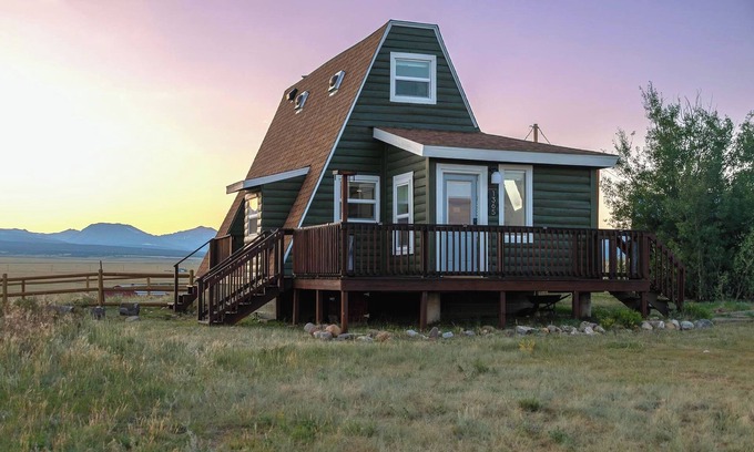 Fairplay Cabina | Stylish A-Frame Escape! Rare Fall Avails, Dogs OK, Mountain Views, Stargazing!