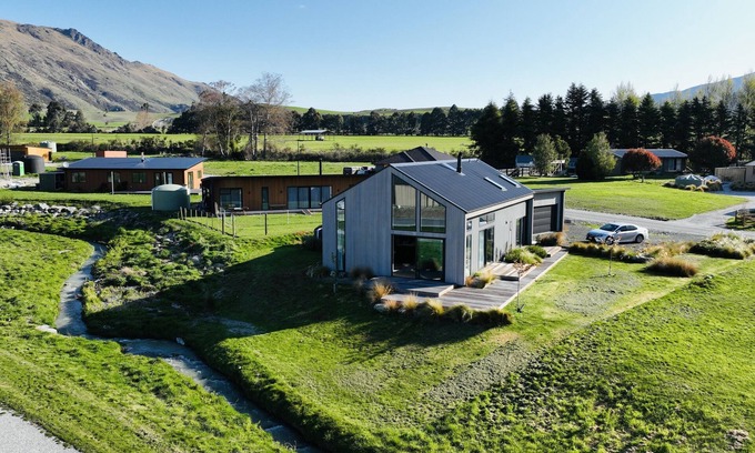 Kingston Casa | Stylish Alpine house in Kingston.