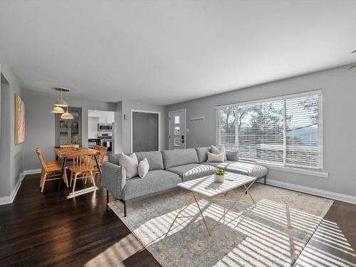 Millvale Casa | Stylish and Bright 3Bd Home, Amazing Deck, Game Room, Free Parking