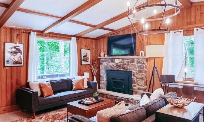 Gouldsboro Casa | Stylish and Cozy Cabin, Walking Distance to Big Bass Lake