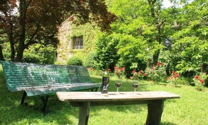 Verreries-de-Moussans Apartamento | Elegante apartamento, rodeado de hermosos jardines.