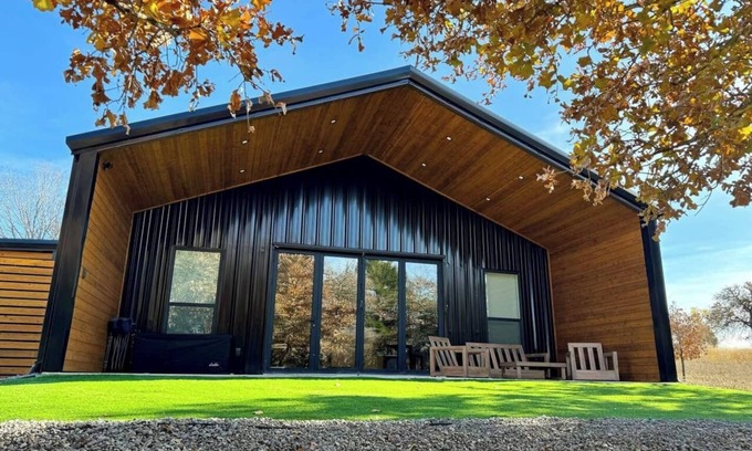 Forestburg Casa | Stylish Barndo Escape w/ Fire Pit & Patio