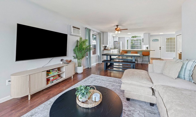 Mountain View Casa | Stylish Bend Retreat | Hot Tub, Fenced Yard & Garage