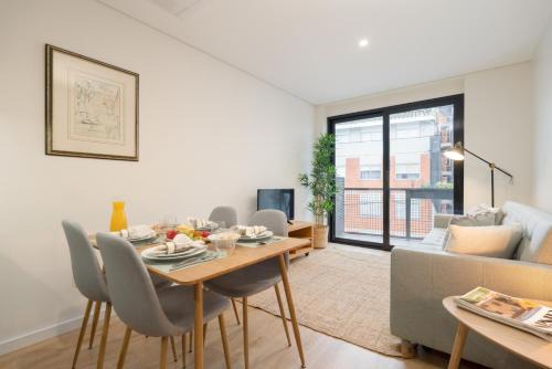 Aldoar Apartamento | Stylish & Bright Flat with Balcony by HostWise