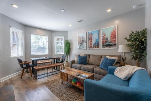 Avondale Apartamento | Stylish & Bright Gem Overlooks Lovely Park with Great Amenities