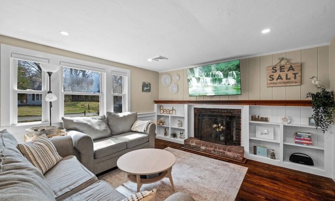 West Yarmouth Casa | Stylish Cape Escape | Walk to Beach | Central AC