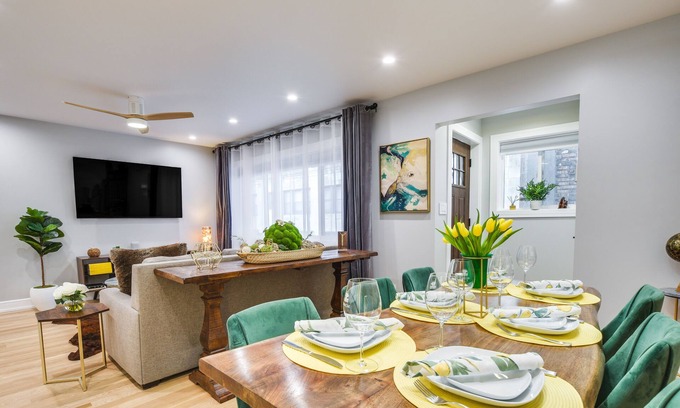 Edgewater Beach Casa | Stylish Chicago Retreat: Walk to Loyola University