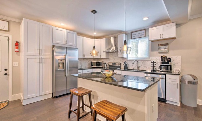 College Park Casa | Stylish College Park Home with Private Garden!