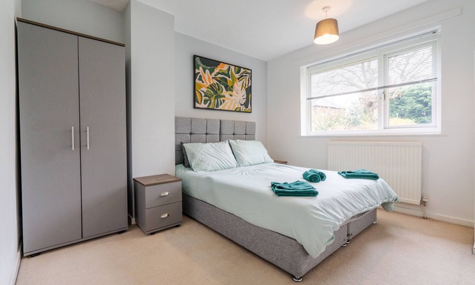 Sheffield City Centre Casa | Stylish & Comfortable 3BR Spacious Home w/ Parking