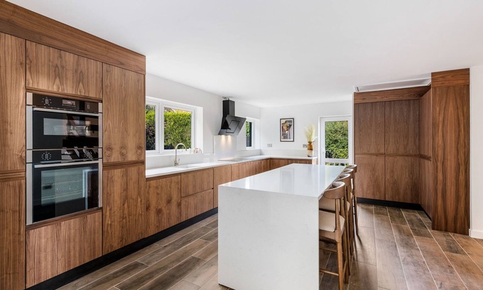 Tealby Casa | Stylish designed home w/stunning views in a picturesque village, pet friendly