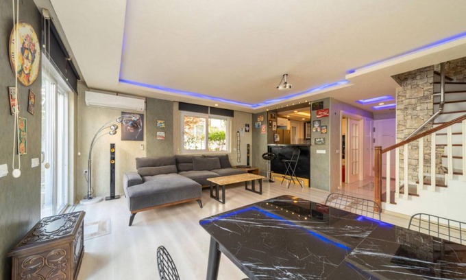 Muratpasa Apartamento | Stylish Duplex with Garden and Gazebo in Muratpasa