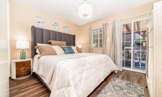 San Marcos Casa | Stylish Duplex with Fenced Yard in San Marcos